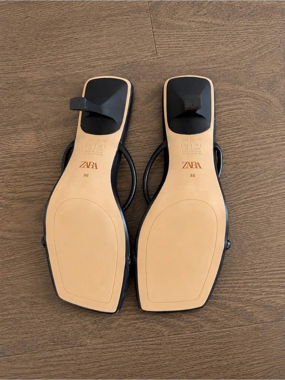 ZARA Black Ring-Strap Square-Toe Slide Sandals - Picture 2 of 2